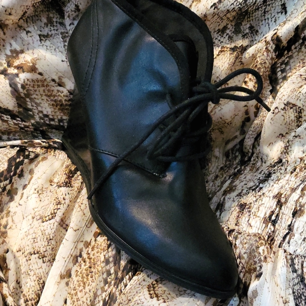 Heels - Picture 3 of 4